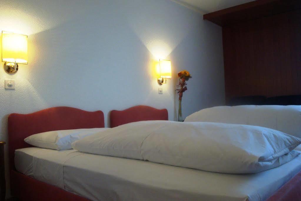 Hotel Du Grand-Pre Marly-le-Grand Exterior foto